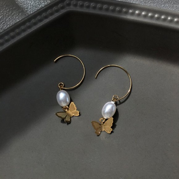 Butterfly Pearl Golden Hoop Earrings - Picture 8 of 12